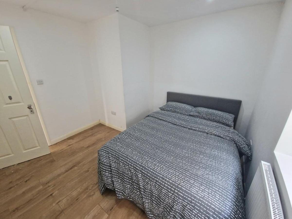 Mile End Budget Guesthouse Лондон Екстер'єр фото