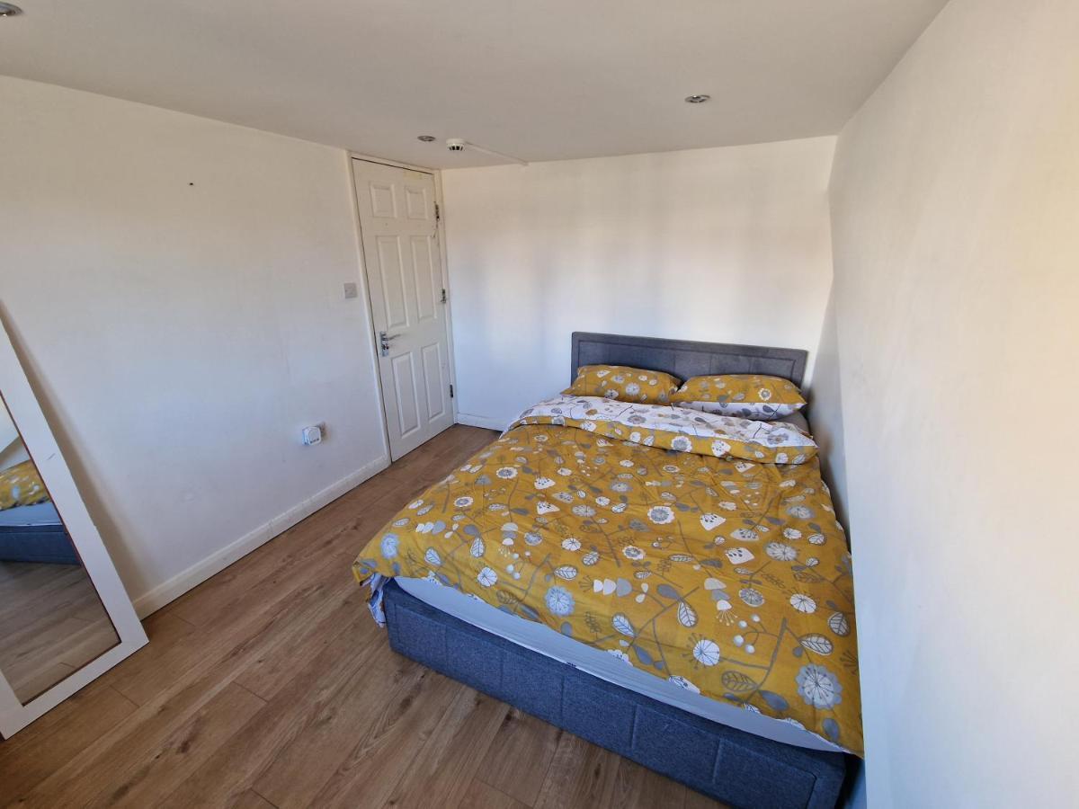 Mile End Budget Guesthouse Лондон Екстер'єр фото