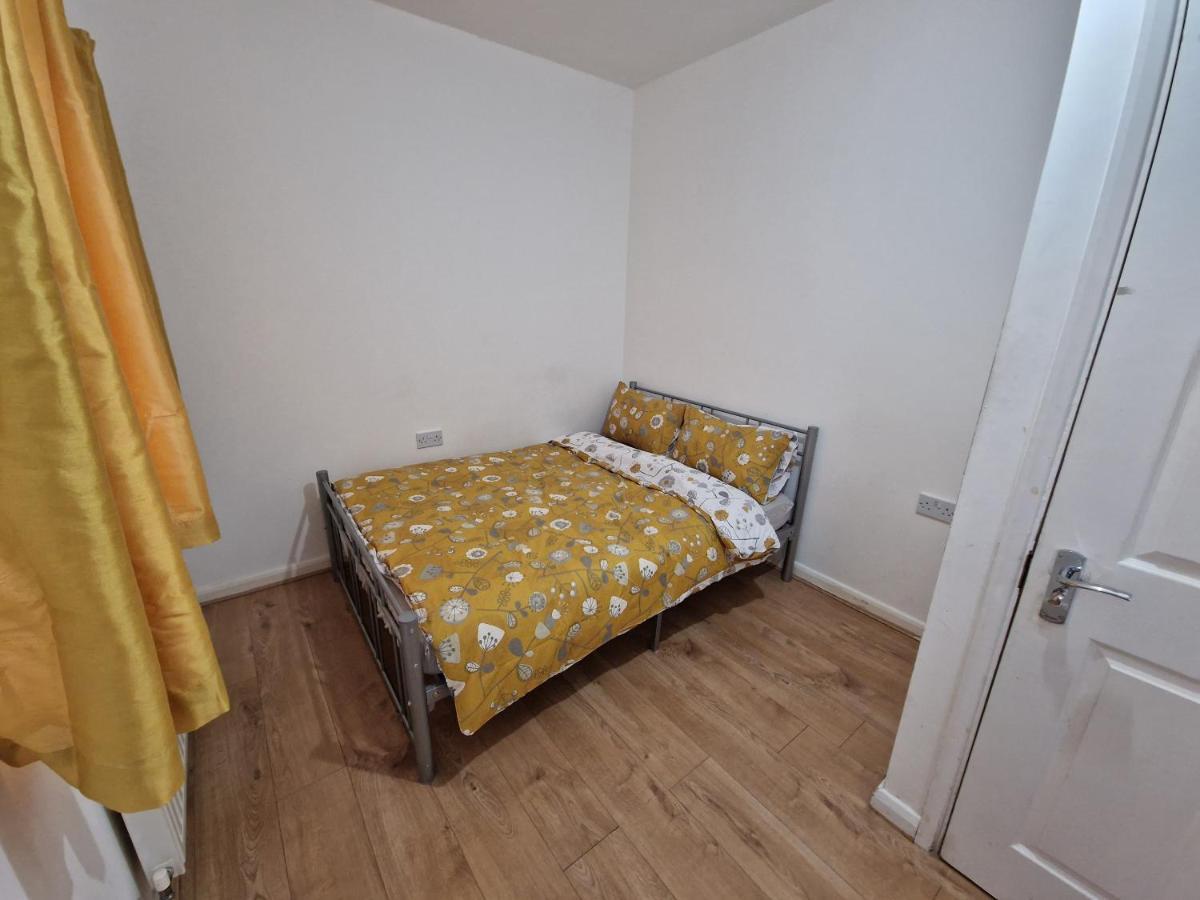 Mile End Budget Guesthouse Лондон Екстер'єр фото
