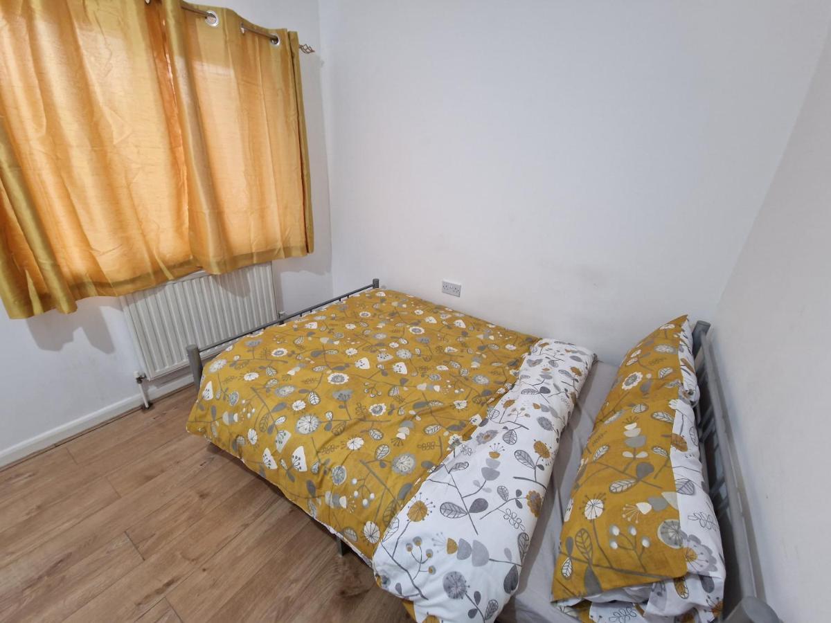 Mile End Budget Guesthouse Лондон Екстер'єр фото